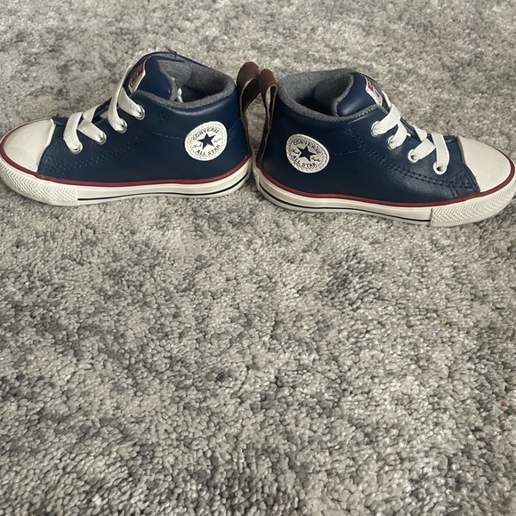 Boys leather converse shoes size 7C - Picture 2 of 3